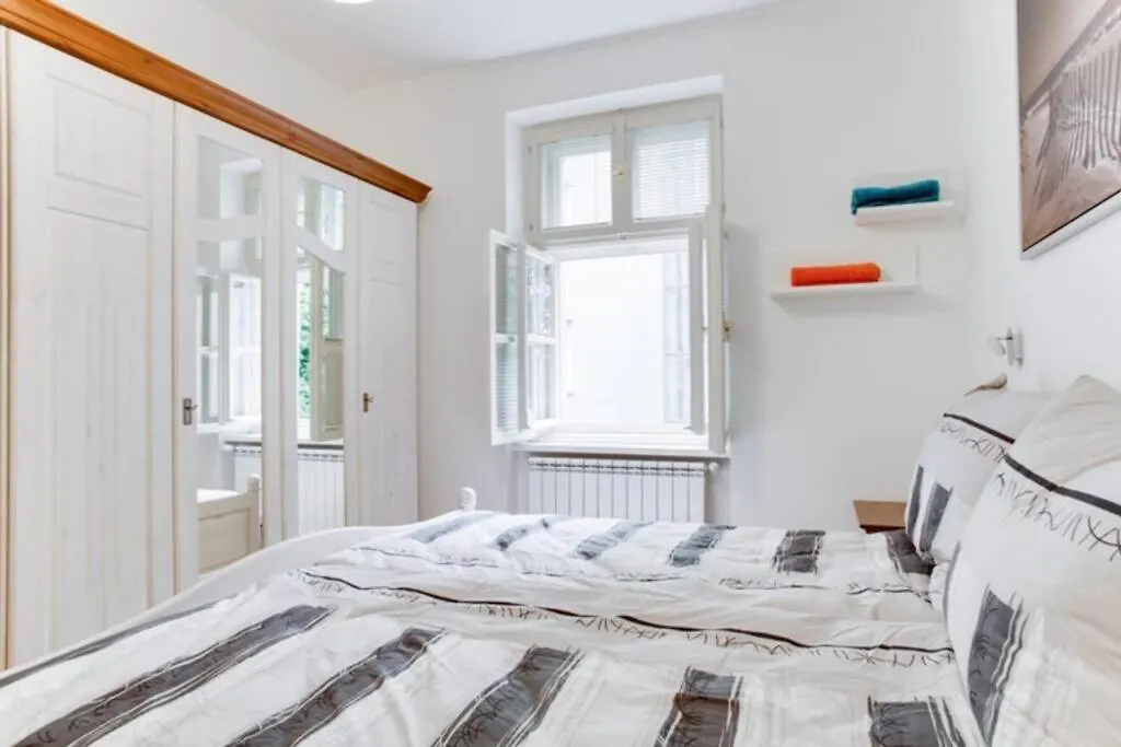 Luxury & Quiet Charming 2Bds Near River - Nek2Nd Prague Apartment