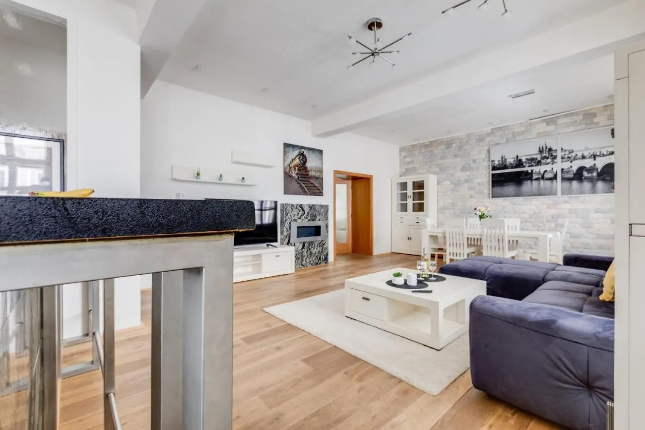 Luxury & Quiet Charming 2Bds Near River - Nek2Nd Prague Apartment