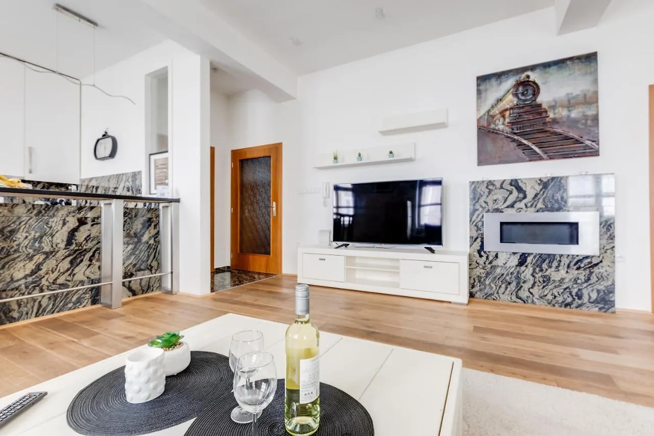 Apartment Luxury & Quiet Charming 2Bds Near River - Nek2Nd Prague